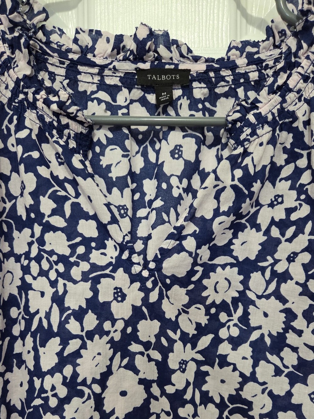 Talbots 100% Cotton Navy Pink Ditsy Floral Smocked Split Neck Top Size Medium - Picture 3 of 9